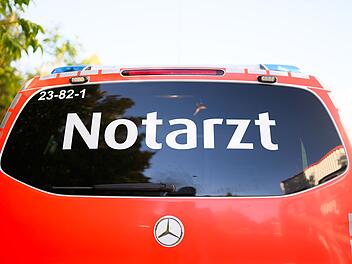Schwerer Unfall in Ipsheim: Mutter und zwei Kinder (5 und 7 Jahre) verletzt