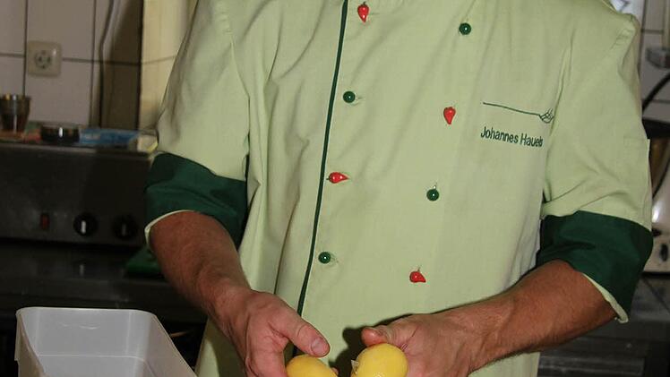 Johannes Haueis wechselt zwischen Teichbewirtschaftung und seinem "Hauptberuf" - Schiffskoch