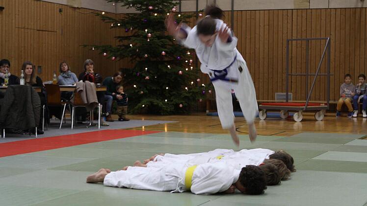 Auch die Judo Gruppe war unter der Leitung von Andreas Hempfling bei der vorweihnachtlichen Feier zugegen. Foto: Michael Wunder