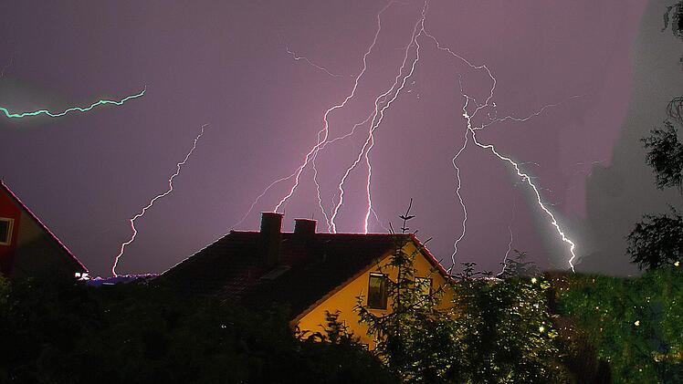 Gewitternacht über Münnerstadt. Foto: Dieter Britz