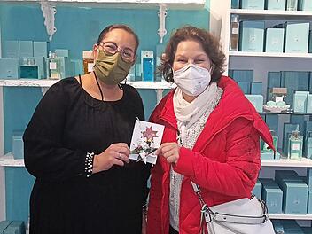 Jessica Sabatino von der Villa Sabatino Hauptstraße mit Christina Daßler vom Frauenbund