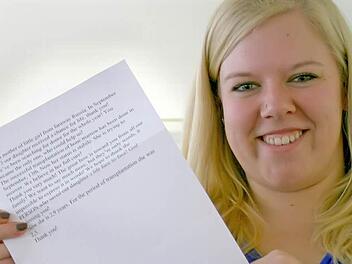 Madeleine Wegner erhielt von der Mutter des kleinen russischen Mädchens, dem sie das Leben gerettet hat, jetzt einen Brief. Foto: Christiane Lehmann