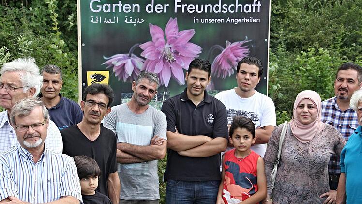 Der "Garten der Freundschaft" soll deutsche und ausländische Bürger zusammenbringen. Bei der Einweihung gelang das perfekt.