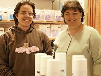 Ricardo Seuring (links) und Barbara Roth in den R&auml;umen des neuen Sanit&auml;tshauses Bella Vita in der Ludwigstra&szlig;e.