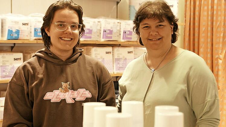 Ricardo Seuring (links) und Barbara Roth in den R&auml;umen des neuen Sanit&auml;tshauses Bella Vita in der Ludwigstra&szlig;e.