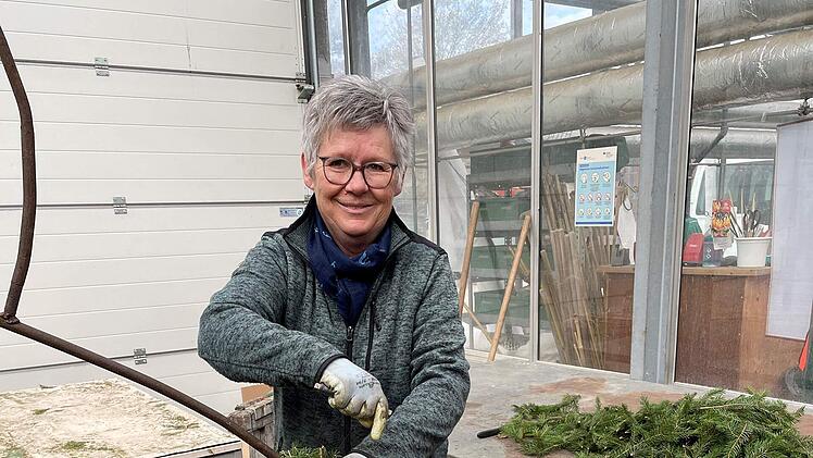 Forchheim: Gartenamt schmückt Osterbrunnen - so zeitintensiv sind die Arbeiten