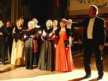 lles schaut und singt, wenn Dirigent Jens Birnbach gestenreich durch das Repertoire führt. Foto: privat