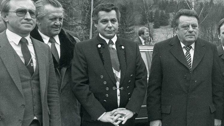 Am 19. März 1981 war Franz Josef Strauß (Vierter von links) zu Gast in der Grenzgemeinde Schauberg.