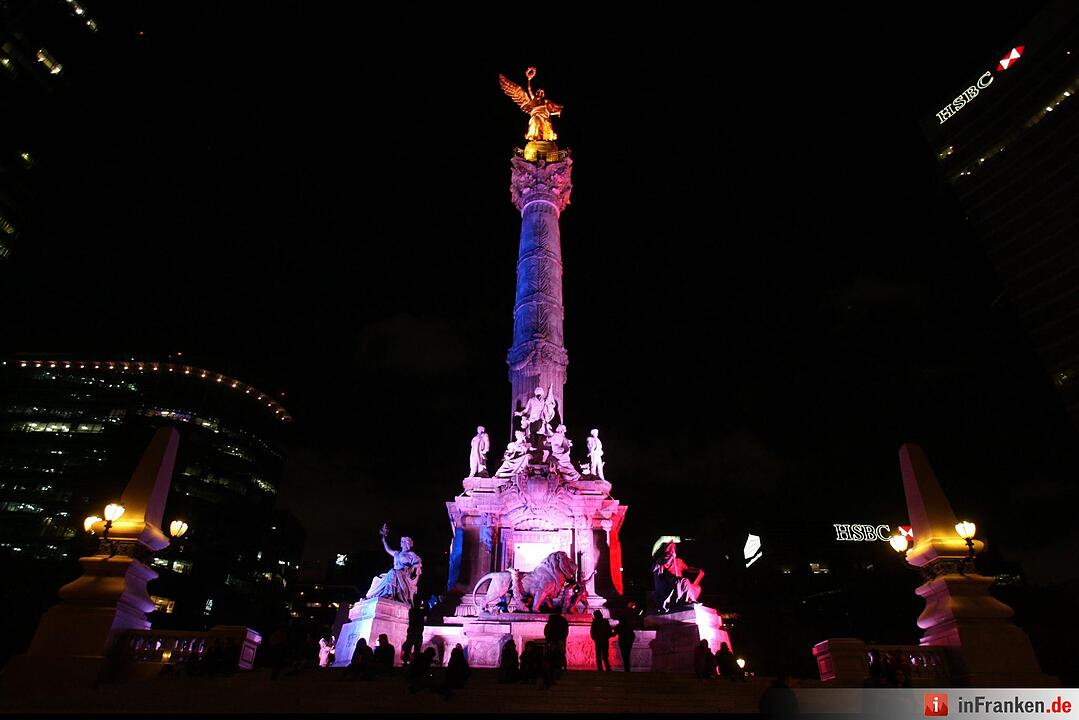 Weltweit gedenken Menschen den Opfer des Terrors von Paris