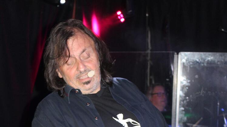Bandleader Udo Langer in voller Konzentration.