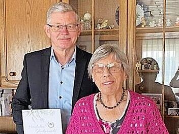 Dorothea Geisler feierte ihren 90. Geburtstag, zu dem Bürgermeister Wolfgang Möhrlein die Glückwünsche der Gemeinde überbrachte.