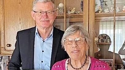Dorothea Geisler feierte ihren 90. Geburtstag, zu dem Bürgermeister Wolfgang Möhrlein die Glückwünsche der Gemeinde überbrachte.