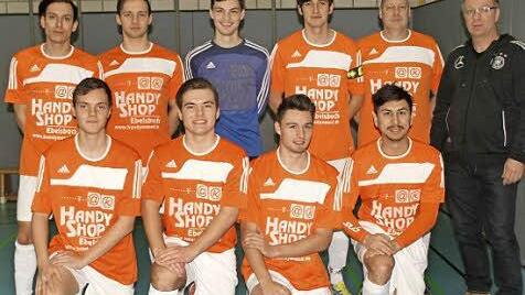Die erfolgreiche Futsalmannschaft des SV Ebelsbach, hinten v.&nbsp;l.: Jason Bugner, Kevin Welz, Peter Trautner, Franco Pasquot, Herbert Brix sowie Spielgruppenleiter Gerald Makowski; vorn v.&nbsp;l.: Michael Brix, Oliver Wacker, Max Trautner, Christopher Bugner Fotos: G&uuml;nther Geiling