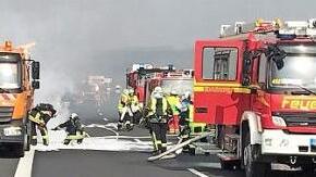 Die Autobahn bei Ebensfeld musste für etwa 30 Minuten komplett gesperrt werden. Fotos: Tobias Eismann