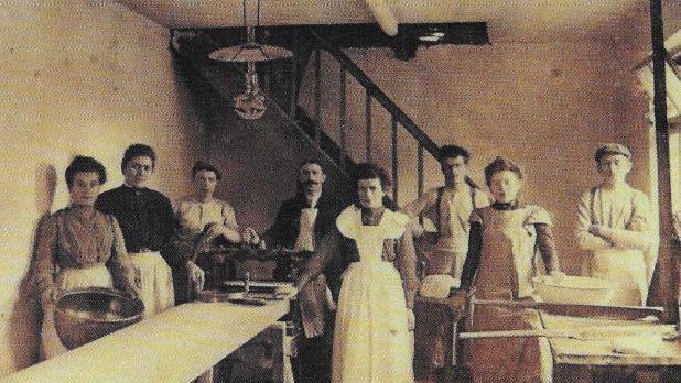 Die Matzenbäckerei der Familie Stern befand sich im Gebäude an der Ecke Unterhainstraße/ Alter Schlachthofweg, wo  Gunter Demnig die ersten zwei Stolpersteine verlegen wird. Foto:  Sammlung Kalmund