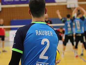 Seine spektakulären Sprungaufschläge sollen den Hammelburg Volleys beim TuS Kriftel den nächsten Auswärtssieg bescheren: Moritz Rauber. Foto: Jens Feistel