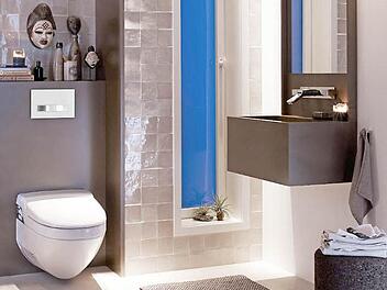 WC-Installationssysteme mit einer geringen Einbautiefe für den Unterputz-Spülkasten sparen wertvolle Raumzentimeter.  Foto: Vereinigung Deutsche Sanitärwirtschaft (VDS) / Geberit