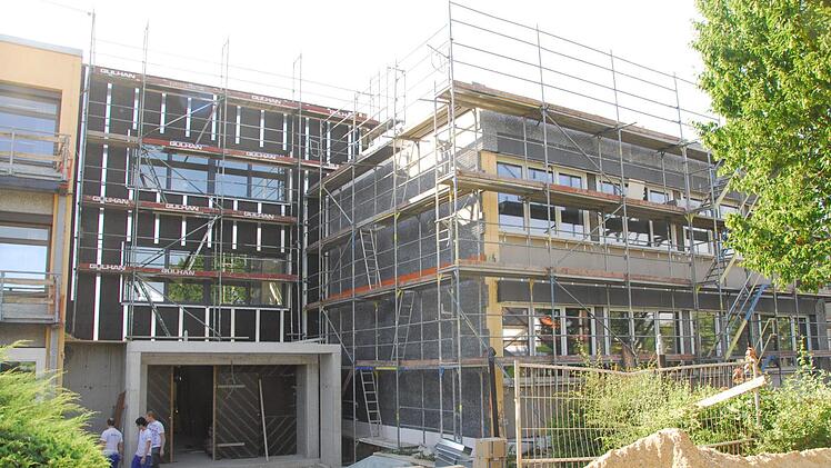 In den Jahren 2013 und 2014 wurde die Schule am Burgstaller Weg generalsaniert.      Foto: Bernhard Panzer
