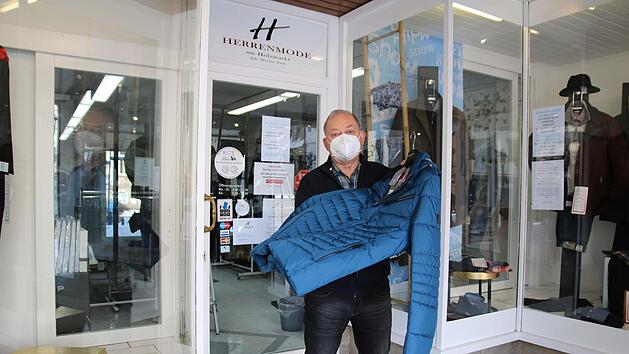 Werner T&uuml;rk kann nur vorbestellte Ware verkaufen. Der Umsatz, den er damit erzielt, ist verschwindend gering.