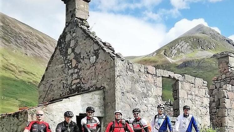 Kurze Rast in den Highlands (von links): Frank Butters, Oliver Faber, Marco Eckert, Steffen Schüpferling, Holger Lieb, Stefan Eckert, Wolfgang Müller  Fotos: RVS