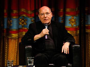 Gregor Gysi bei seinem Auftritt im Bamberger E.T.A.-Hoffmann-Theater Fotos: Matthias Hoch