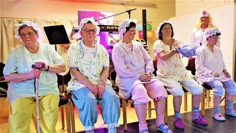 Unter rigorosen Sparmaßnahmen im Altenheim "Am Haiger Teich" litten Regina Beetz, Marga Rauh, Brigitte Hermann, Barbara Fröba, Martina Stumpf und Sybille Horn.