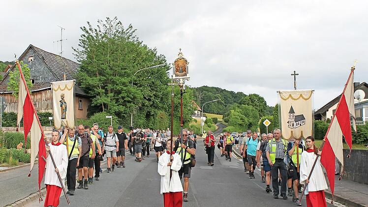 Die Pilger aus der Pfarrei Mistelfeld/Klosterlangheim kehrten erschöpft, aber glücklich nach drei Tagen Wallfahrt zu Ehren der heiligen Dreifaltigkeit nach Mistelfeld zurück.