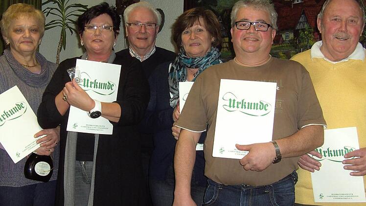 (Von links): Hannelore Strietzel, Helga Kapoun, Erich Schießer, Elisabeth Weigand, Lothar Sell und Richard Zink.
