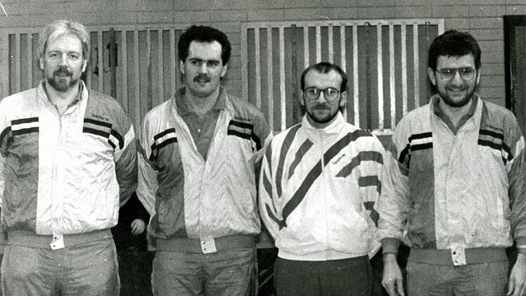 Sein Tischtennisteam beim Dreikönigsturnier 1989 in Stadtsteinach - von links: Michael Zrenner, Manfred Korkisch, Matthias und Wolfgang Hoderlein.