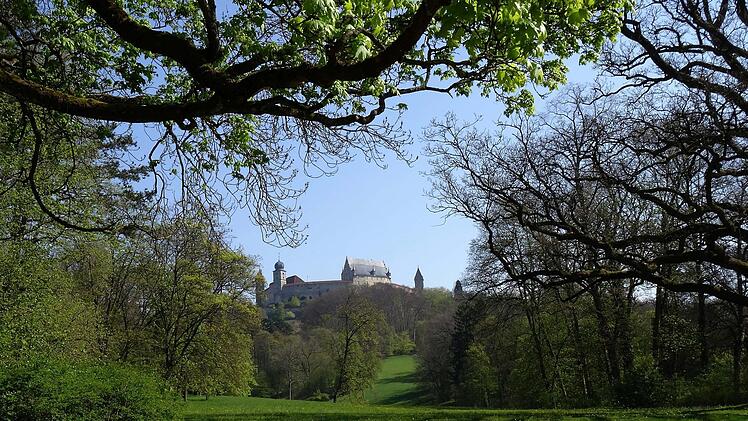 Blick zur Veste Coburg Mitte April vom Veilchental ausFoto Jochen Berger