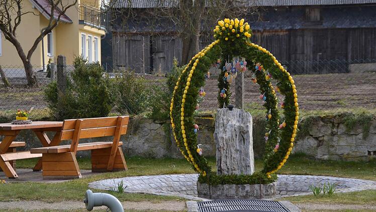Der Osterbrunnen in Buckendorf Foto: Heiko Müller