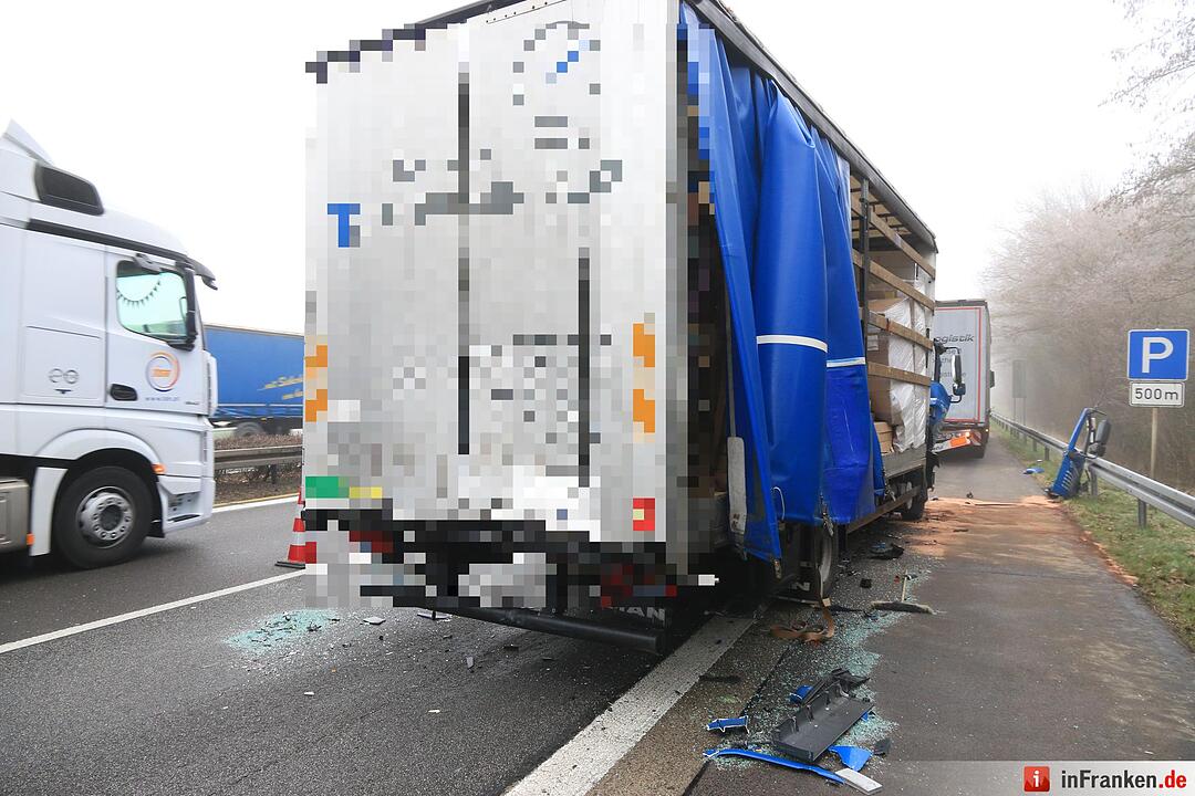 Unfall mit drei Lkw auf A3 bei Höchstadt