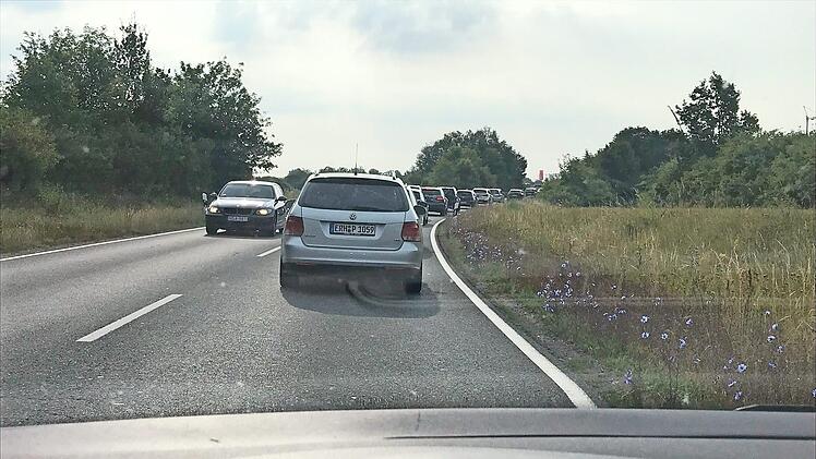 Der Hans-Ort-Ring ist im Berufsverkehr stark belastet, der Verkehr aus der Reuth muss sich dann auch noch einfädeln.