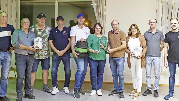 Unser Foto zeigt (von links): Sportleiter Matthias Metz, Gerhard Hill, Gottfried Krassa, Kurt M&uuml;ller, Christoph Sch&auml;fer, Daniela Pfrang, Michael Metz, Pia Bauer, Sascha Pfrang und Standleitung Bastian Schmitt.