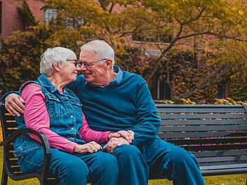 Partnersuche im Alter: Mit diesen Tipps gelingt das Daten im besten Lebensalter.