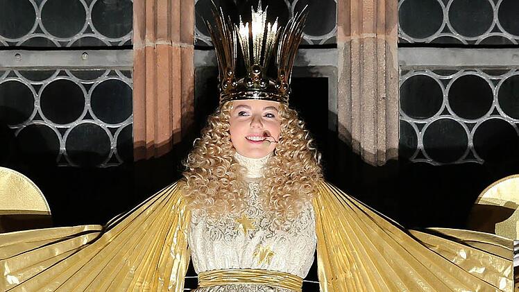 Wer folgt Barbara Otto als neues Christkind der Stadt N&uuml;rnberg? Die Entscheidung wird schon bald fallen. Foto: Daniel Karmann/dpa