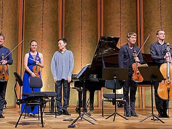 ie Geigerin Julia Fischer war mit vier Kollegen gekommen: Alexander Sitkovetsky (Violine), Nils Mönkemeyer (Viola), Friedrich Thiele (Violoncello) und William Youn (Klavier).