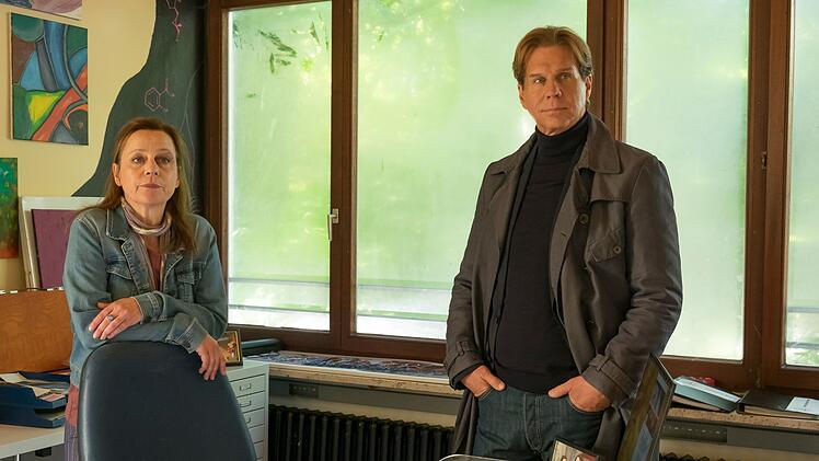 Eine Spur f&uuml;hrt Caspar Bergmann (Thomas Heinze) zur Jugendzentrumsleiterin Monika Vogt (Jule Ronstedt). Sie wei&szlig; mehr &uuml;ber Luna Kessler und deren Vater Martin.