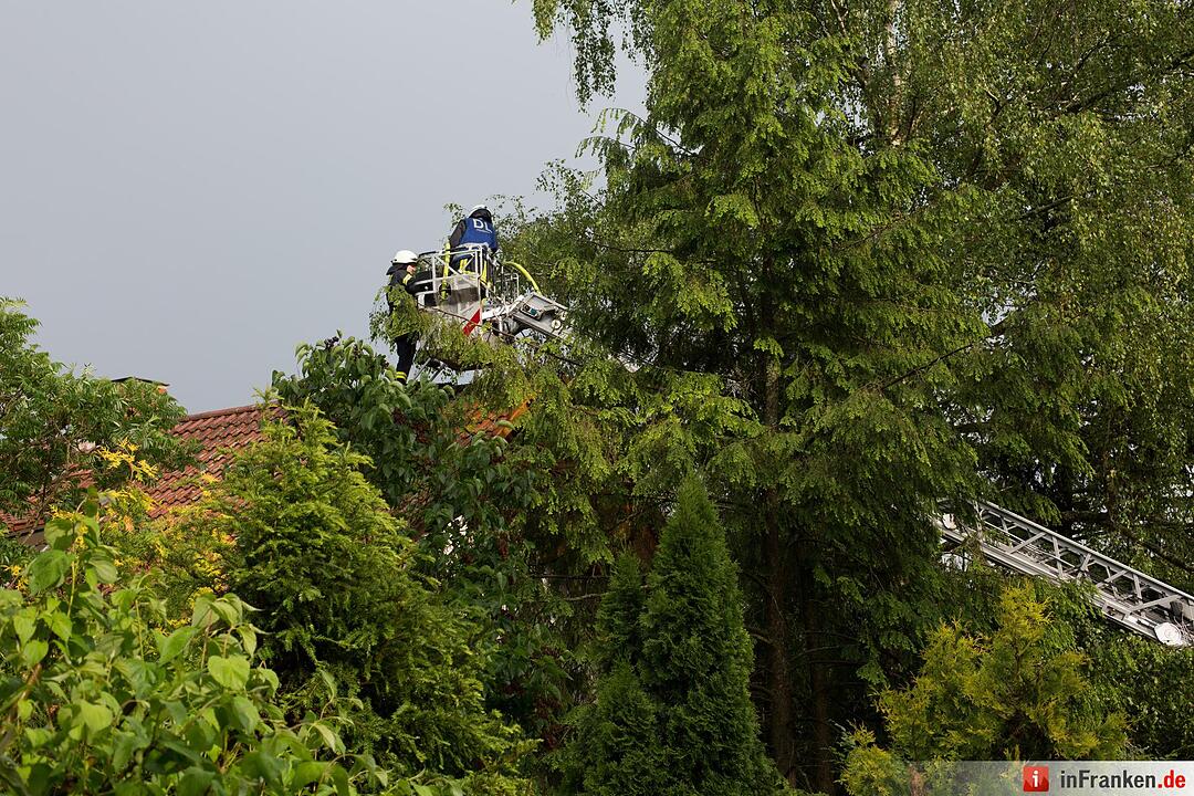 Unwetter in Mittelfranken: Überschwemmung, Blitzschlag, Straßenschäden