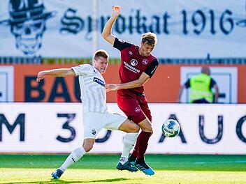 Nach hartem Kampf unterliegt der Club dem SV Sandhausen in der letzten Minute. Foto: Uwe Anspach/dpa