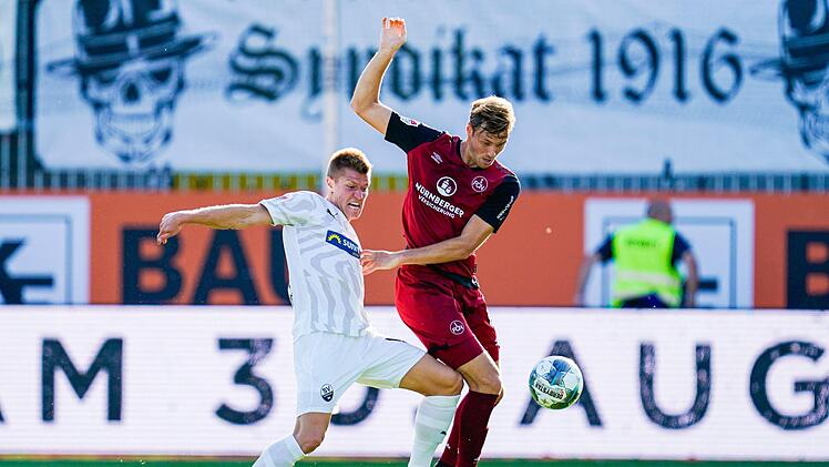 Nach hartem Kampf unterliegt der Club dem SV Sandhausen in der letzten Minute. Foto: Uwe Anspach/dpa