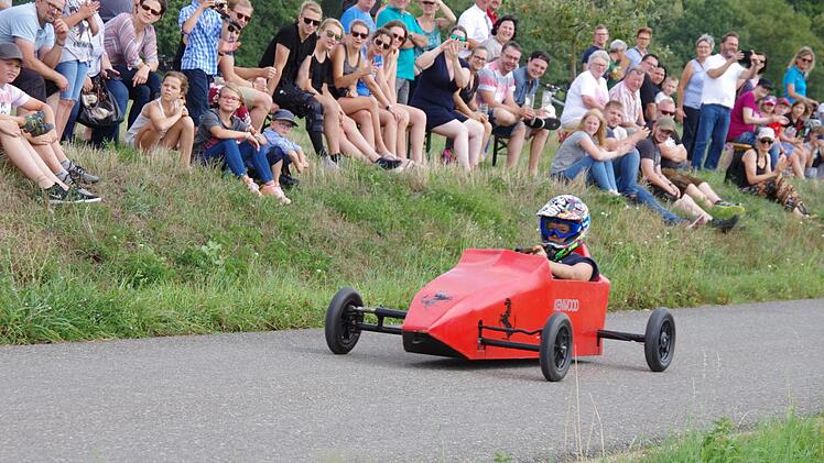 Sehr schnell unterwegs war dieser Flitzer in Ferrari-Rot.