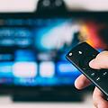 Filme und Serien auf Knopfdruck: Stiftung Warentest hat 11 Videostreaming-Anbieter verglichen. Symbolfoto: Glenn Carstens-Peters/Unsplash.com