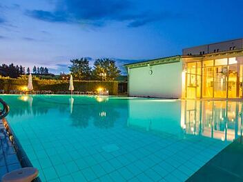 Bayreuth: Beliebte fränkische Therme erhöht Preise: "Müssen diesen Schritt leider gehen" Foto: Lohengrin Therme