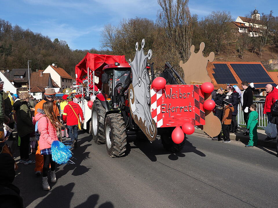 Buntes Faschingstreiben lockte tausende Besucher an.