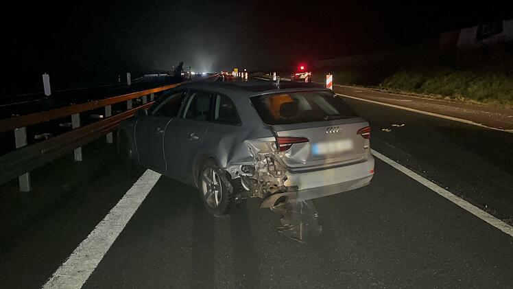 Unfall mit drei Autos: Mindestens eine Person verletzt