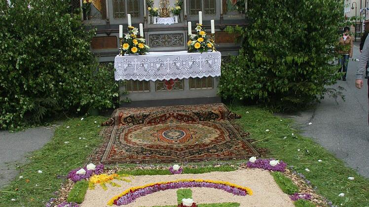 Bei der Gestaltung der Altäre haben sich die Wallenfelser wieder viel Mühe gemacht.