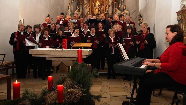 Der Liederkranz Pinzberg beim WeihnachtskonzertFotos: Galster