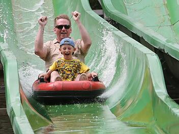 Ein Highlight im Erlebnispark Schloss Thurn: Der Wasserbob. Foto: Barbara Herbst
