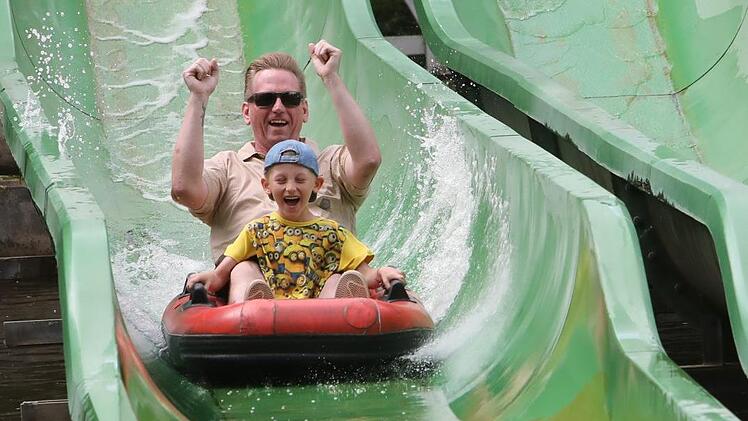Ein Highlight im Erlebnispark Schloss Thurn: Der Wasserbob. Foto: Barbara Herbst